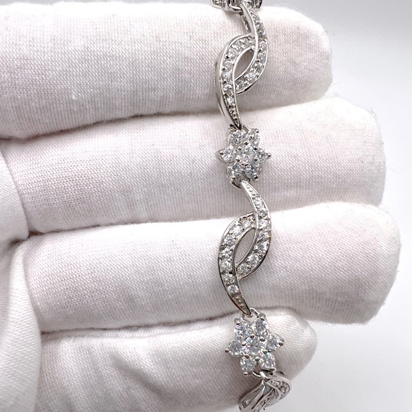 .925 Sterling Silver Clear Cz Flower And Crisscross Design Bracelet - Picture 7 of 14